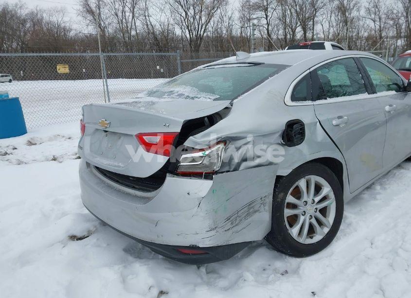 Photo 6 of 2017 Chevrolet Malibu 1LT (VIN 1G1ZE5ST2HF157981)