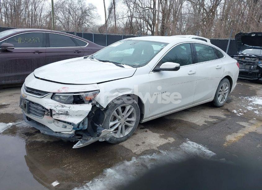 Photo 2 of 2017 Chevrolet Malibu 1LT (VIN 1G1ZE5ST2HF161822)