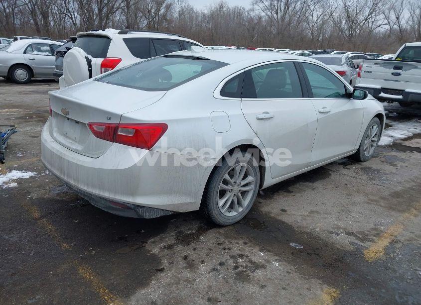 Photo 4 of 2017 Chevrolet Malibu 1LT (VIN 1G1ZE5ST2HF161822)