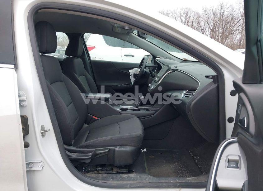 Photo 5 of 2017 Chevrolet Malibu 1LT (VIN 1G1ZE5ST2HF161822)