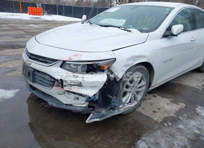 Photo 6 of 2017 Chevrolet Malibu 1LT (VIN 1G1ZE5ST2HF161822)