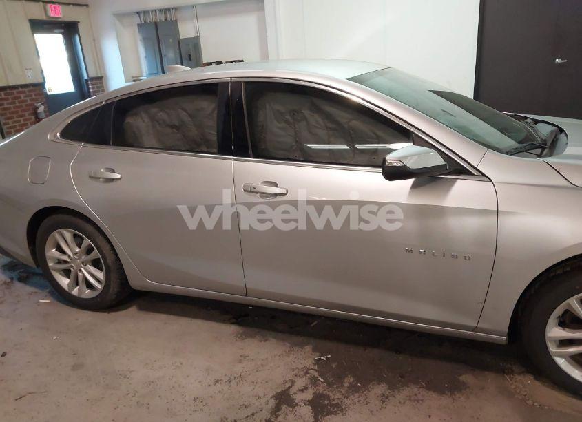 Photo 13 of 2017 Chevrolet Malibu 1LT (VIN 1G1ZE5ST2HF165420)