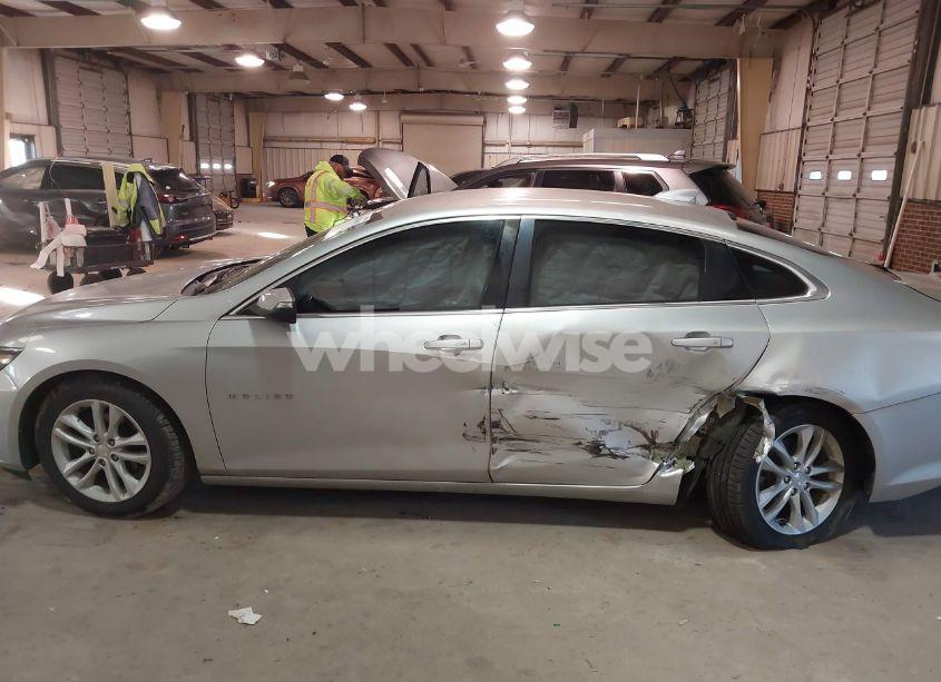 Photo 14 of 2017 Chevrolet Malibu 1LT (VIN 1G1ZE5ST2HF165420)