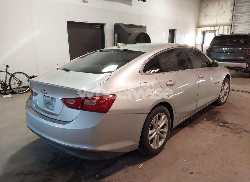 Photo 4 of 2017 Chevrolet Malibu 1LT (VIN 1G1ZE5ST2HF165420)