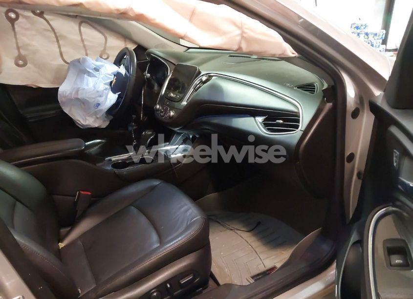 Photo 5 of 2017 Chevrolet Malibu 1LT (VIN 1G1ZE5ST2HF165420)