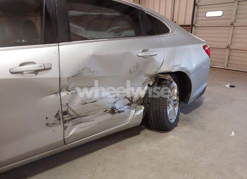 Photo 6 of 2017 Chevrolet Malibu 1LT (VIN 1G1ZE5ST2HF165420)