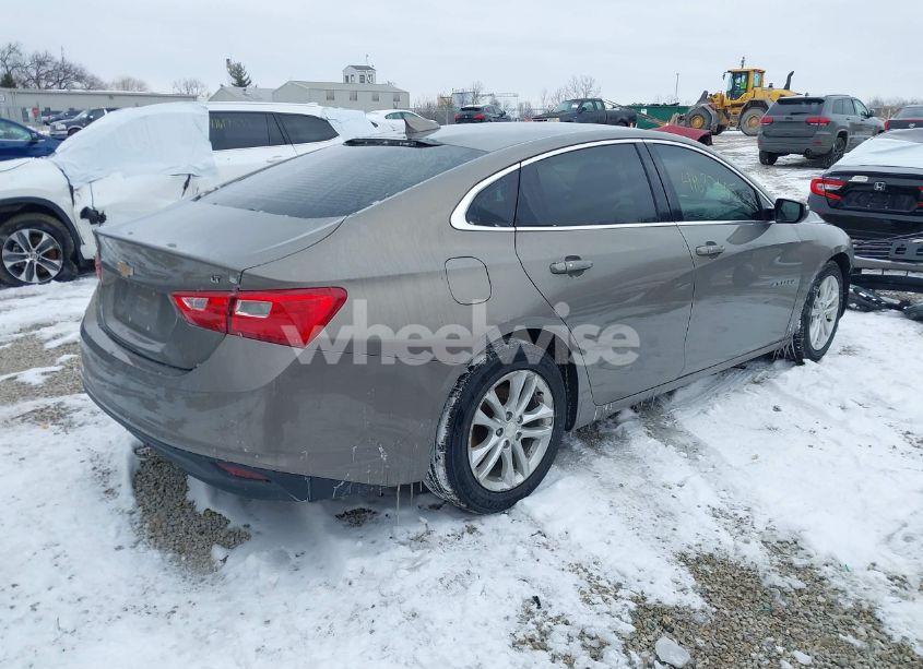 Photo 4 of 2017 Chevrolet Malibu 1LT (VIN 1G1ZE5ST2HF170746)