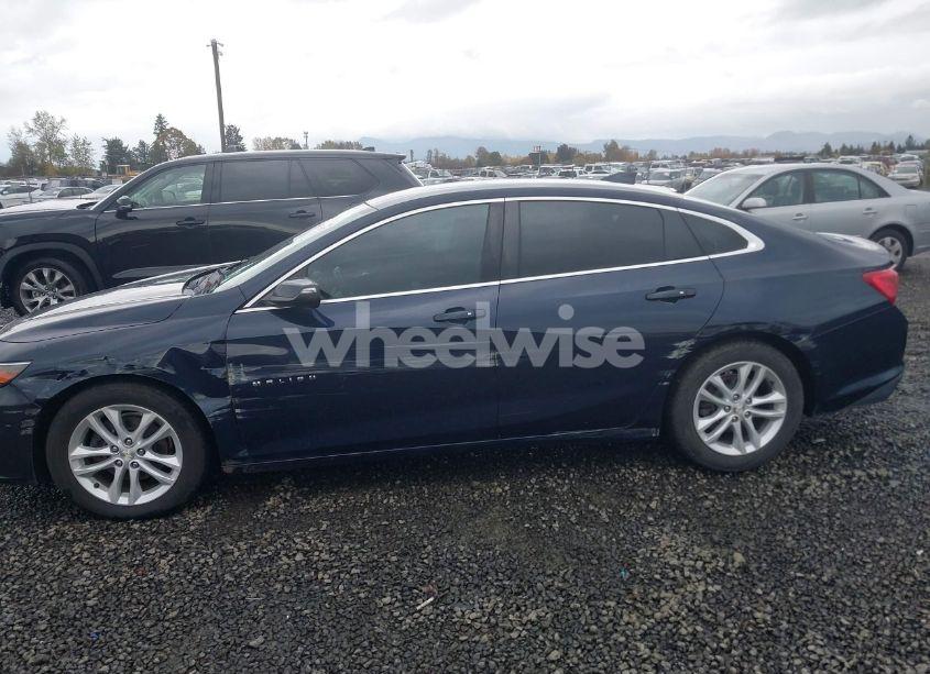 Photo 6 of 2017 Chevrolet Malibu 1LT (VIN 1G1ZE5ST2HF174702)