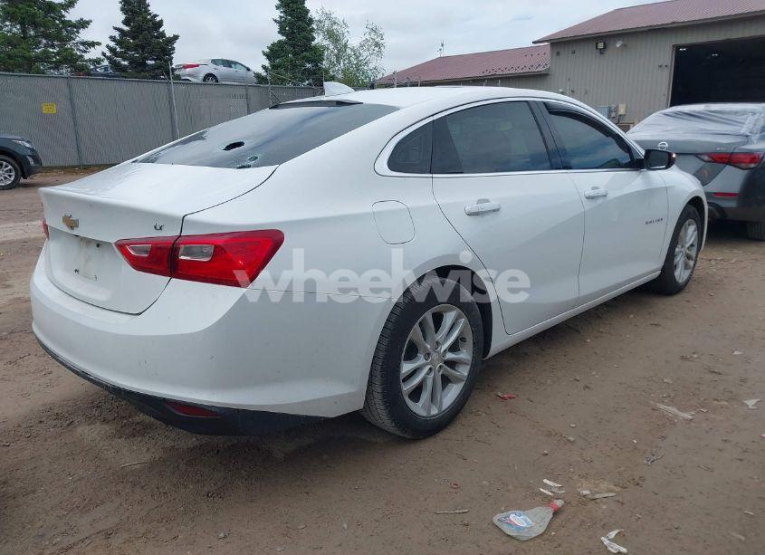 Photo 4 of 2017 Chevrolet Malibu 1LT (VIN 1G1ZE5ST2HF178541)