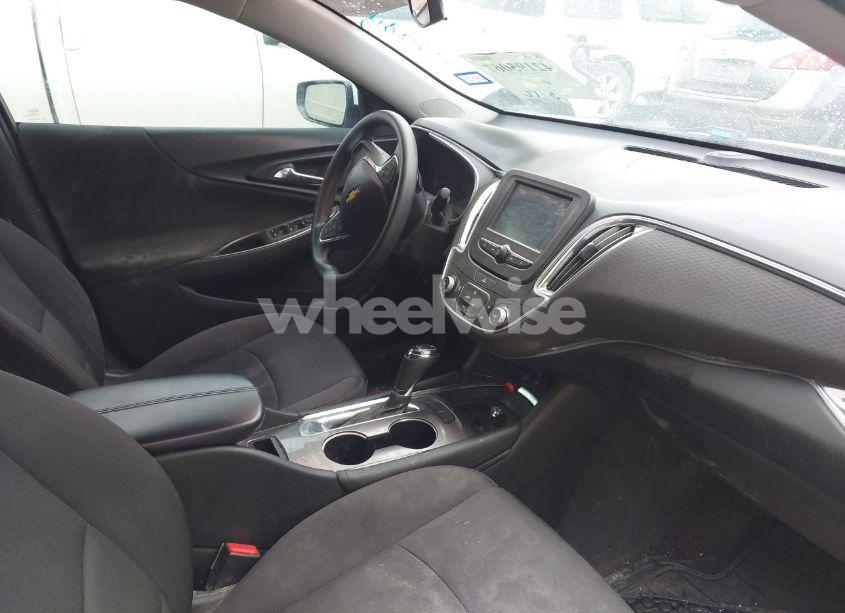 Photo 5 of 2017 Chevrolet Malibu 1LT (VIN 1G1ZE5ST2HF183223)