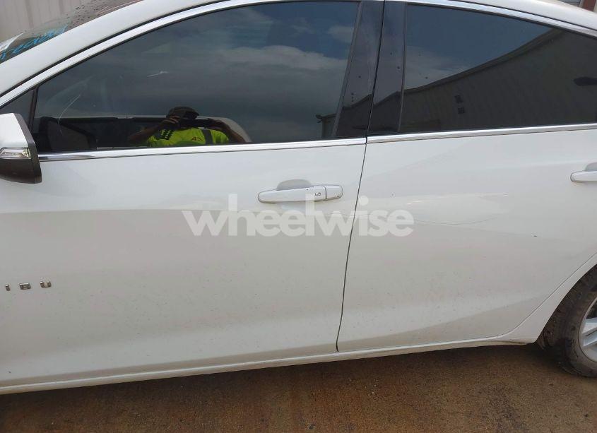 Photo 6 of 2017 Chevrolet Malibu 1LT (VIN 1G1ZE5ST2HF183223)