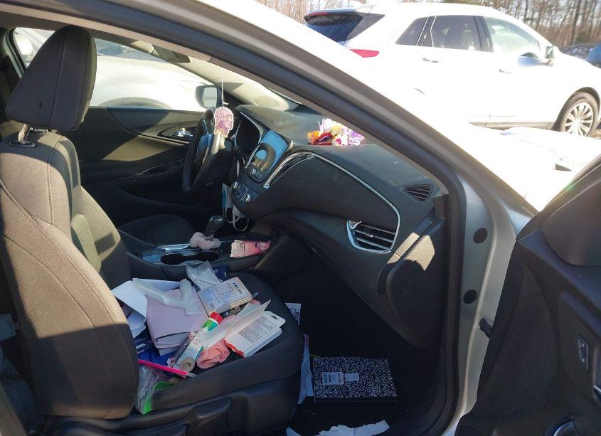 Photo 5 of 2017 Chevrolet Malibu 1LT (VIN 1G1ZE5ST2HF195226)