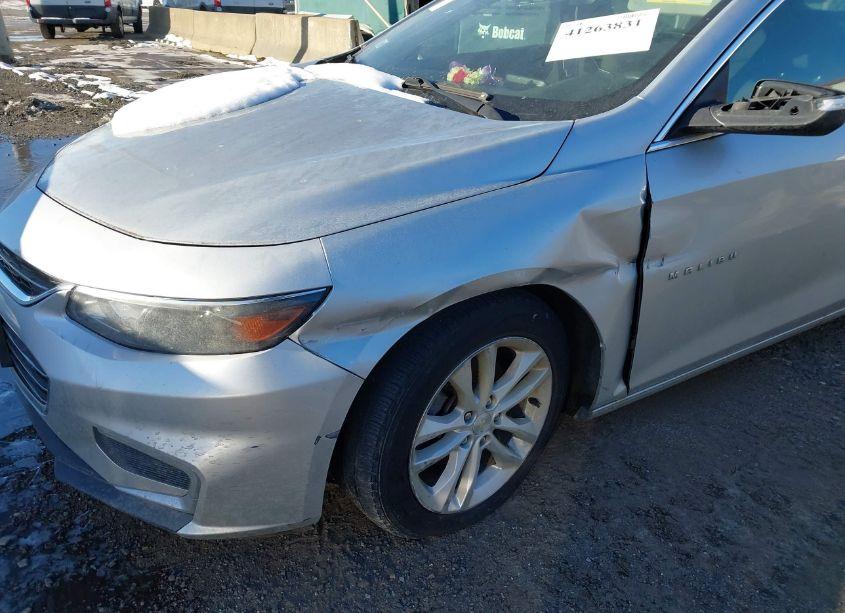 Photo 6 of 2017 Chevrolet Malibu 1LT (VIN 1G1ZE5ST2HF195226)