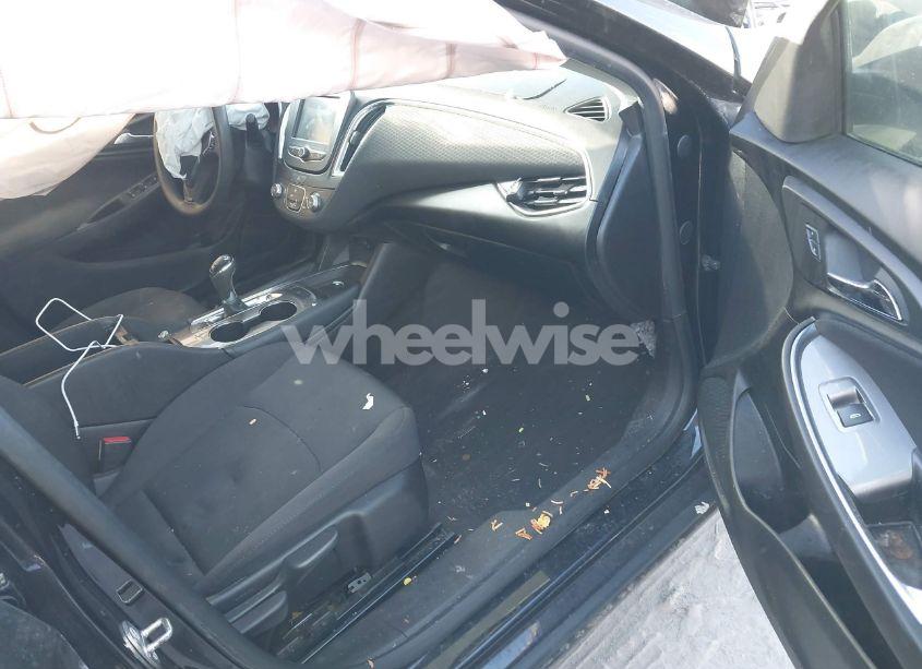 Photo 5 of 2017 Chevrolet Malibu 1LT (VIN 1G1ZE5ST2HF203017)