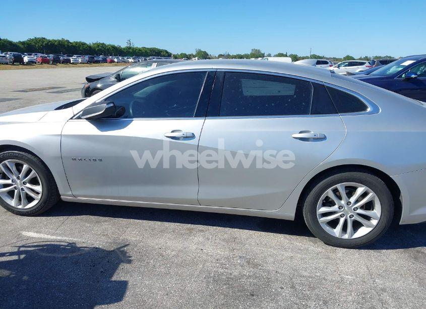 Photo 14 of 2017 Chevrolet Malibu 1LT (VIN 1G1ZE5ST2HF215541)