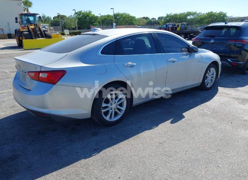 Photo 4 of 2017 Chevrolet Malibu 1LT (VIN 1G1ZE5ST2HF215541)