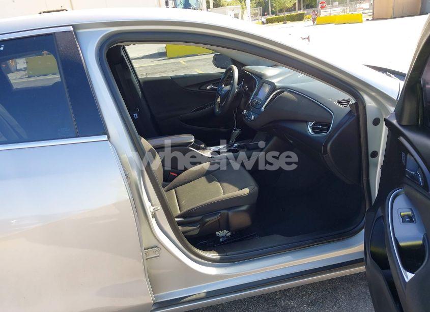 Photo 5 of 2017 Chevrolet Malibu 1LT (VIN 1G1ZE5ST2HF215541)