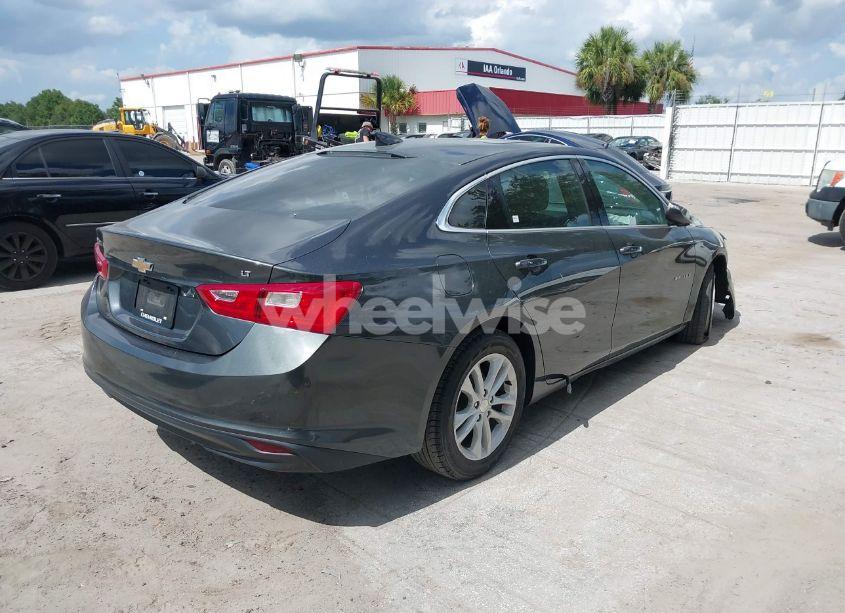 Photo 4 of 2017 Chevrolet Malibu 1LT (VIN 1G1ZE5ST2HF240407)