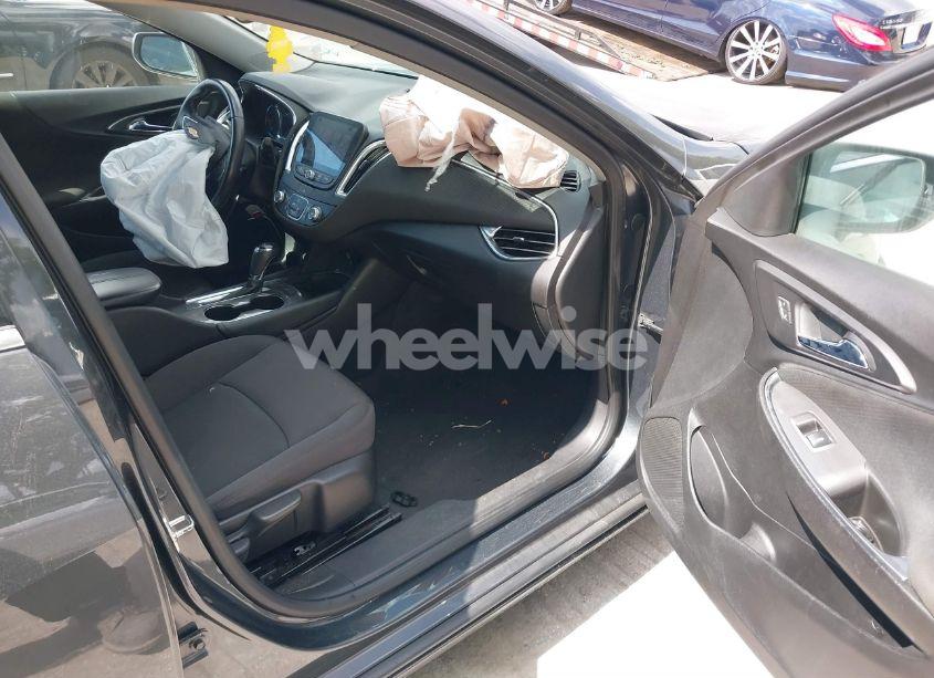 Photo 5 of 2017 Chevrolet Malibu 1LT (VIN 1G1ZE5ST2HF240407)