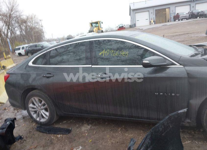 Photo 13 of 2017 Chevrolet Malibu 1LT (VIN 1G1ZE5ST2HF250788)