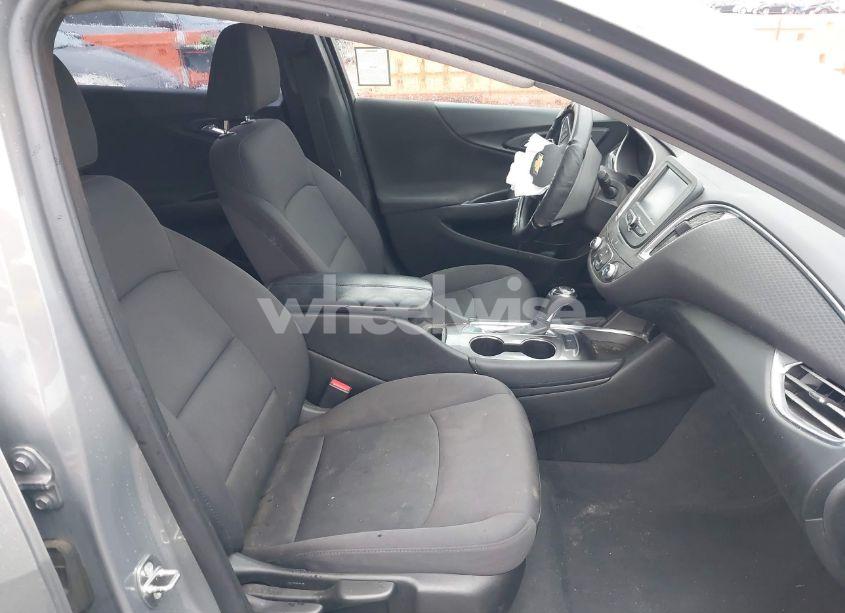 Photo 5 of 2017 Chevrolet Malibu 1LT (VIN 1G1ZE5ST2HF280793)