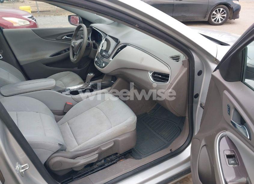 Photo 5 of 2016 Chevrolet Malibu 1LT (VIN 1G1ZE5ST3GF211626)