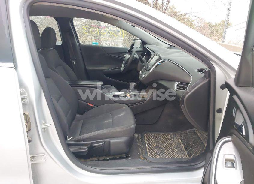 Photo 5 of 2016 Chevrolet Malibu 1LT (VIN 1G1ZE5ST3GF212100)