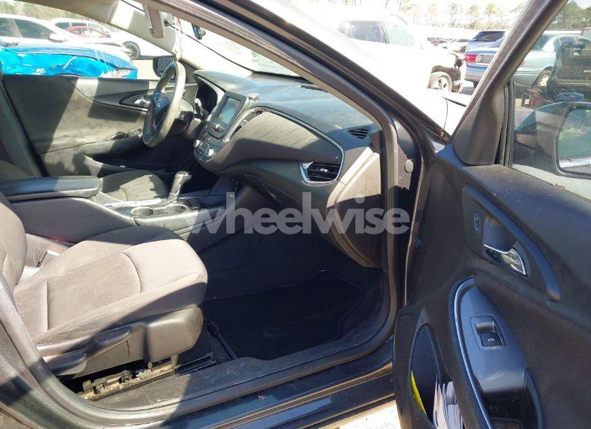 Photo 5 of 2016 Chevrolet Malibu 1LT (VIN 1G1ZE5ST3GF235747)