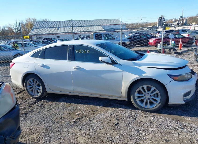 Photo 13 of 2016 Chevrolet Malibu 1LT (VIN 1G1ZE5ST3GF242567)