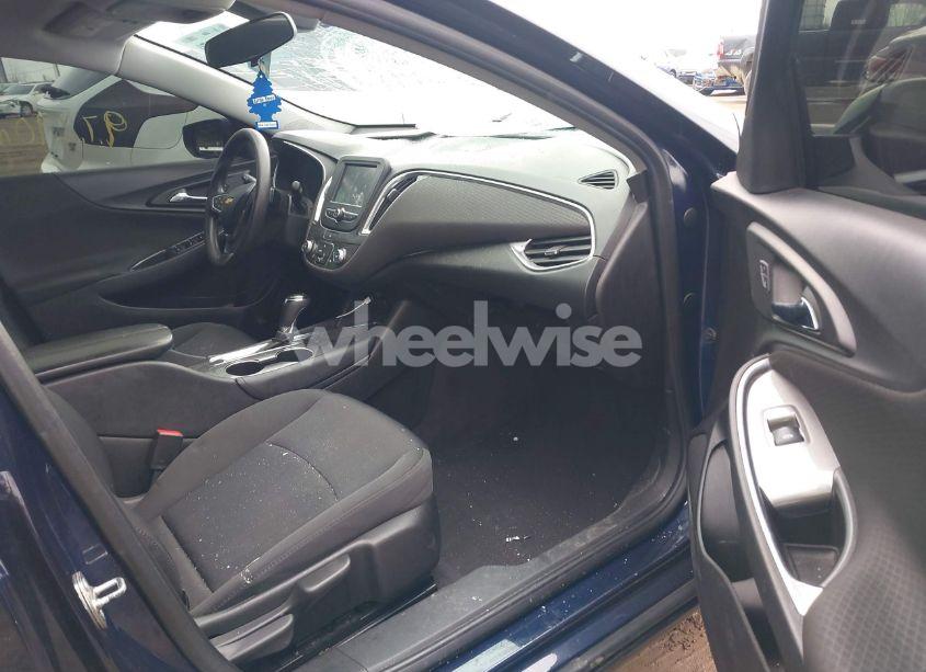 Photo 5 of 2016 Chevrolet Malibu 1LT (VIN 1G1ZE5ST3GF271874)