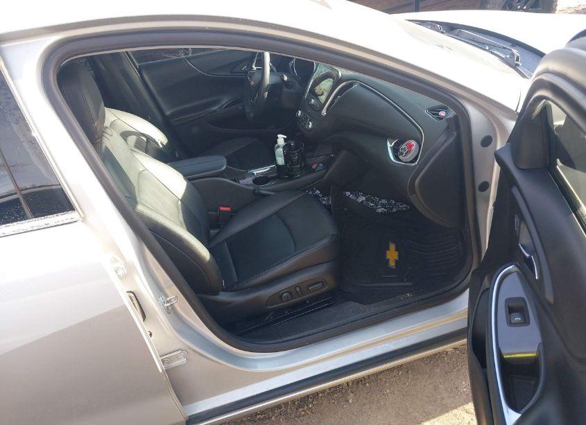 Photo 5 of 2016 Chevrolet Malibu 1LT (VIN 1G1ZE5ST3GF282549)