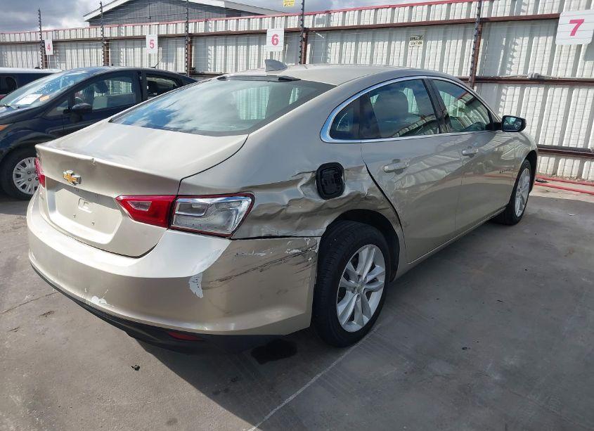 Photo 4 of 2016 Chevrolet Malibu 1LT (VIN 1G1ZE5ST3GF284138)