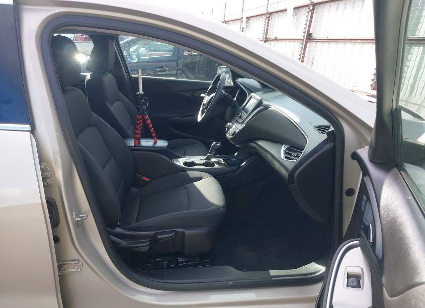 Photo 5 of 2016 Chevrolet Malibu 1LT (VIN 1G1ZE5ST3GF284138)