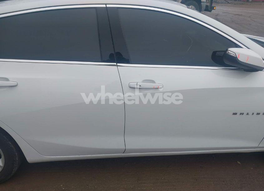 Photo 13 of 2016 Chevrolet Malibu 1LT (VIN 1G1ZE5ST3GF286844)