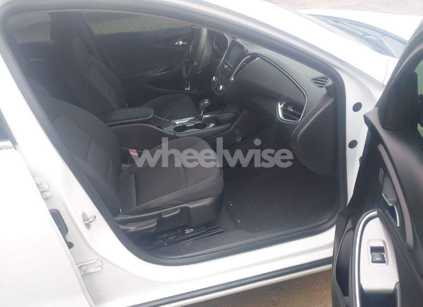 Photo 5 of 2016 Chevrolet Malibu 1LT (VIN 1G1ZE5ST3GF286844)