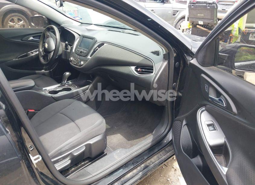 Photo 5 of 2016 Chevrolet Malibu 1LT (VIN 1G1ZE5ST3GF293079)