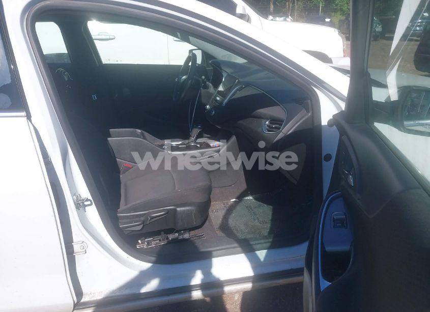 Photo 5 of 2016 Chevrolet Malibu 1LT (VIN 1G1ZE5ST3GF304002)