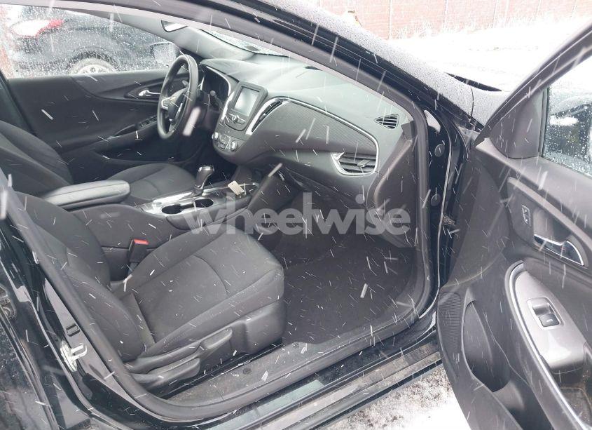 Photo 5 of 2016 Chevrolet Malibu 1LT (VIN 1G1ZE5ST3GF314092)