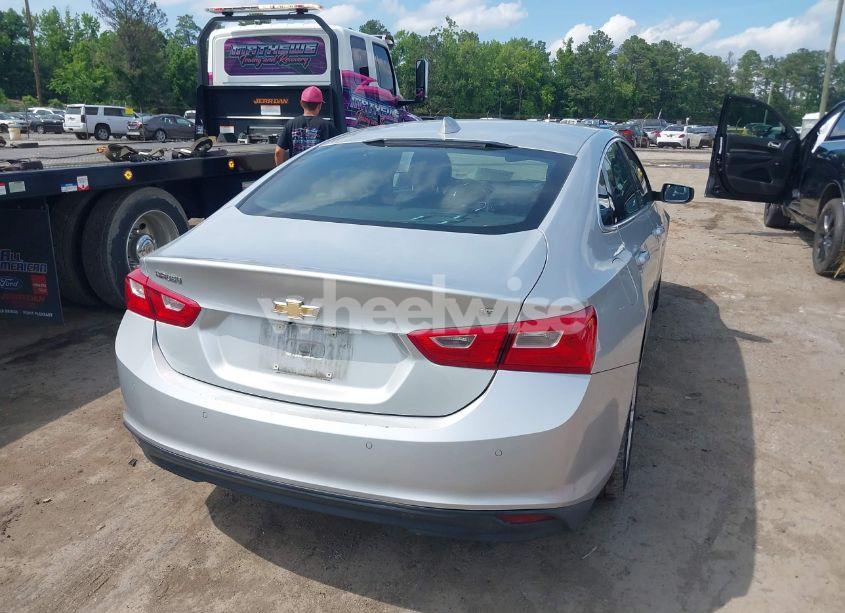 Photo 4 of 2016 Chevrolet Malibu LT (VIN 1G1ZE5ST3GF322032)