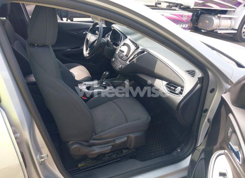 Photo 5 of 2016 Chevrolet Malibu LT (VIN 1G1ZE5ST3GF322032)