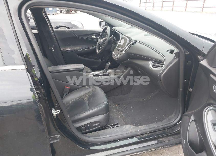 Photo 5 of 2016 Chevrolet Malibu 1LT (VIN 1G1ZE5ST3GF326226)