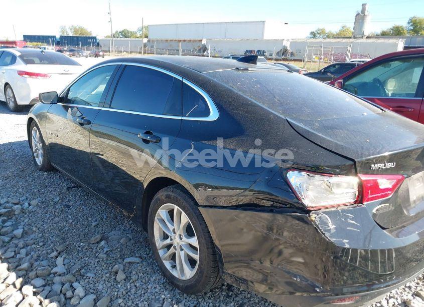 Photo 3 of 2017 Chevrolet Malibu 1LT (VIN 1G1ZE5ST3HF107235)