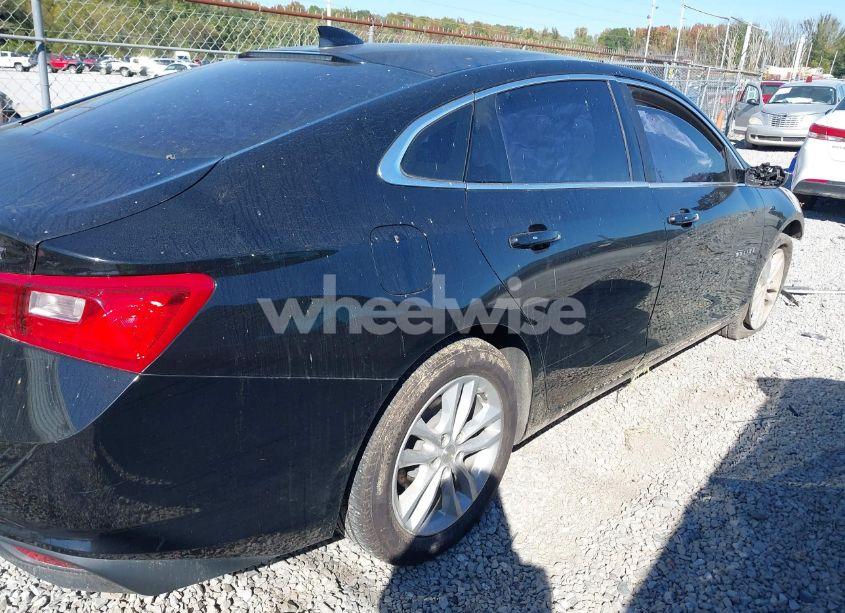 Photo 4 of 2017 Chevrolet Malibu 1LT (VIN 1G1ZE5ST3HF107235)