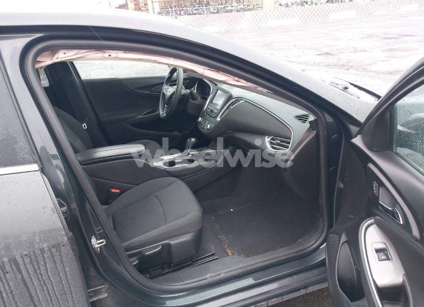 Photo 5 of 2017 Chevrolet Malibu 1LT (VIN 1G1ZE5ST3HF109471)