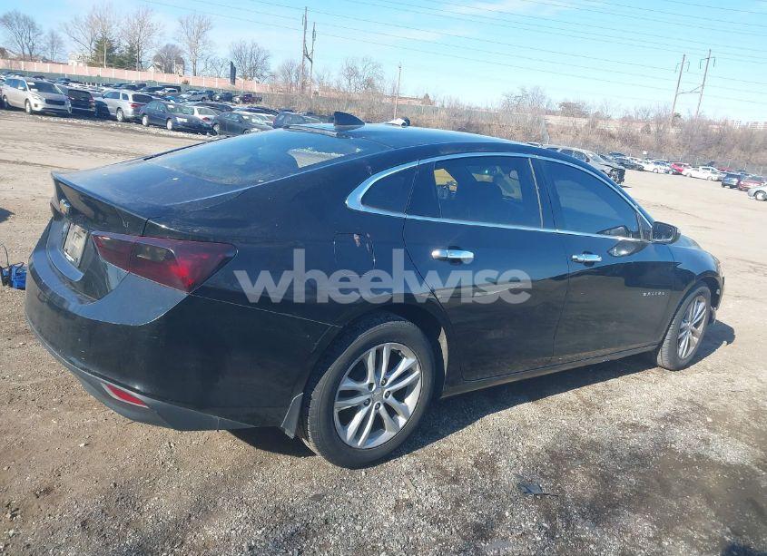 Photo 4 of 2017 Chevrolet Malibu 1LT (VIN 1G1ZE5ST3HF110023)