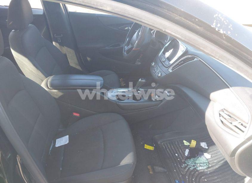 Photo 5 of 2017 Chevrolet Malibu 1LT (VIN 1G1ZE5ST3HF110023)