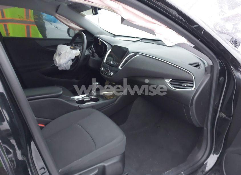 Photo 5 of 2017 Chevrolet Malibu 1LT (VIN 1G1ZE5ST3HF112709)