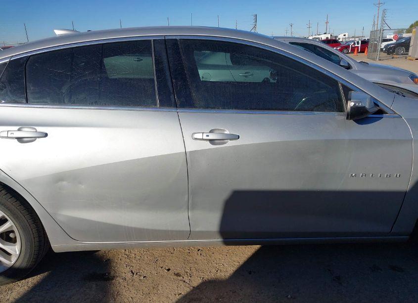 Photo 14 of 2017 Chevrolet Malibu 1LT (VIN 1G1ZE5ST3HF118249)