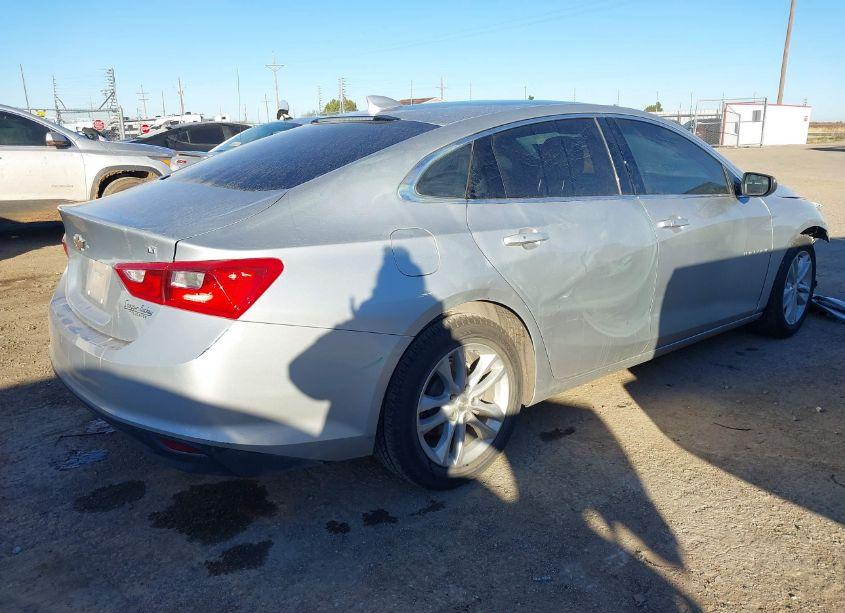 Photo 4 of 2017 Chevrolet Malibu 1LT (VIN 1G1ZE5ST3HF118249)