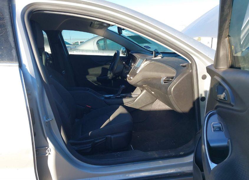 Photo 5 of 2017 Chevrolet Malibu 1LT (VIN 1G1ZE5ST3HF118249)